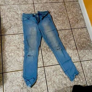 Light washed skinny jeans ripped by knee